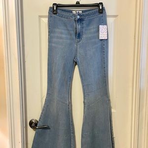 Women’s Free People Flare Jeans. Size 26.